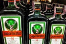 Láhve s Jägermeisterem nechybí v žádném dobrém baru na světě