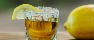 Tequila se solí a citronem