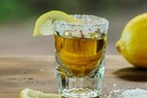 Tequila se solí a citronem