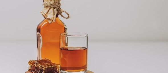 Láhev s medovinou dokáže zahřát, ale i osvěžit