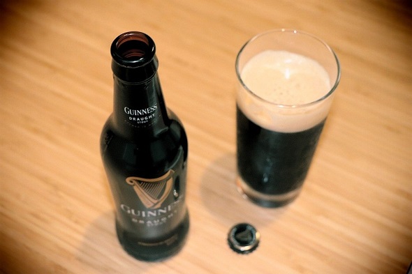 Nejznámějším zástupcem pivního typu stout je Guiness. Jak se lahodná piva Stout vyrábějí, jaké jsou další značky?