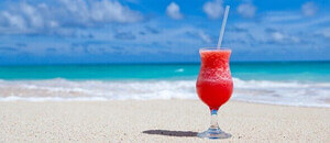 Koktejl Bahama Mama připravený podle našeho receptu vám připomene karibské pláže