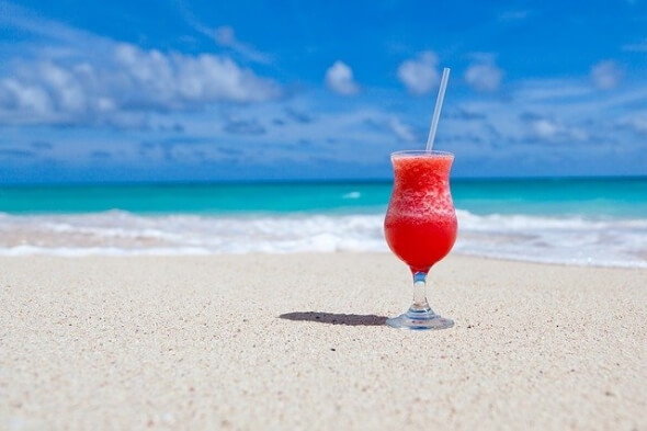 Koktejl Bahama Mama připravený podle našeho receptu vám připomene karibské pláže